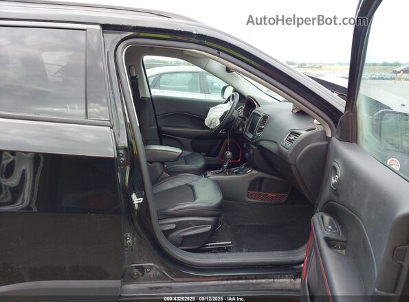 3C4NJDDB3MT583825 2021 JEEP COMPASS Black Front interior view