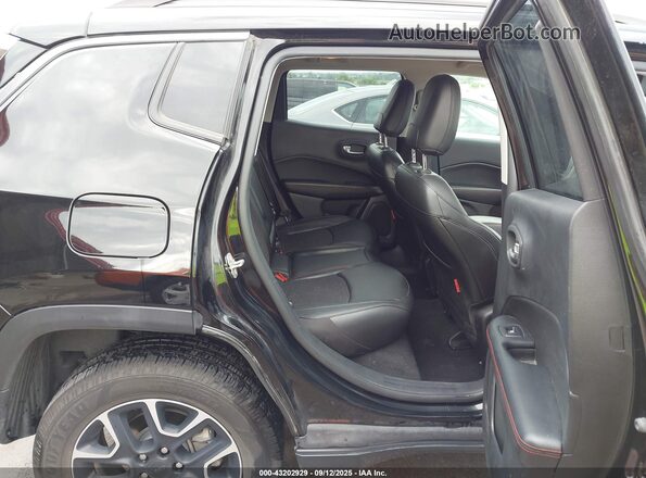 3C4NJDDB3MT583825 2021 JEEP COMPASS Black VIN sticker view