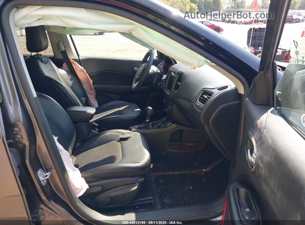 3C4NJDDB5MT556478 2021 JEEP COMPASS Gray Widok wnętrza z przodu