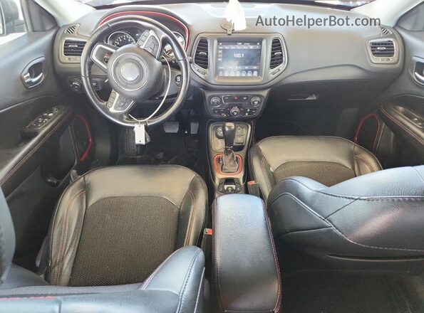 3C4NJDDB8LT171415 2020 JEEP COMPASS Red Vista del salpicadero