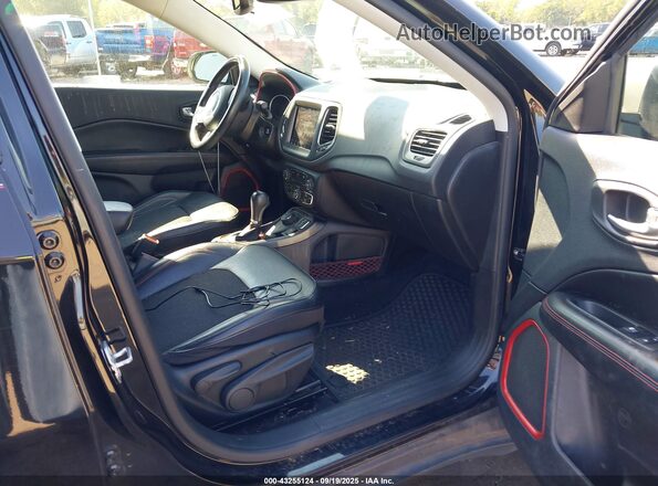 3C4NJDDBXLT100894 2020 JEEP COMPASS Black Widok wnętrza z przodu