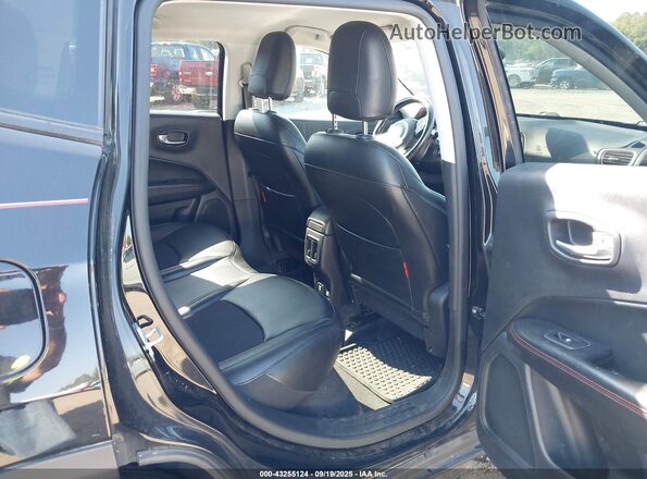 3C4NJDDBXLT100894 2020 JEEP COMPASS Black Widok naklejki z numerem VIN