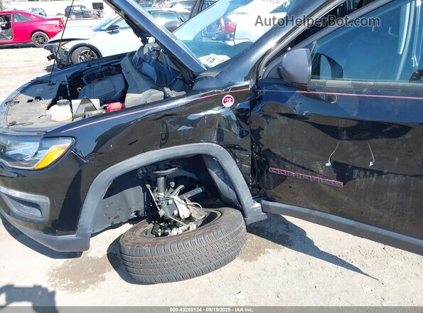 3C4NJDDBXLT100894 2020 JEEP COMPASS Black Widok z przodu