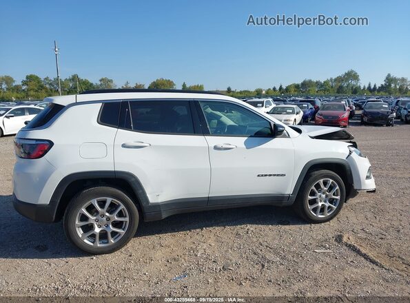 3C4NJDFB8NT219172 2022 JEEP COMPASS White Widok wnętrza z tyłu
