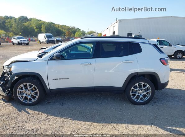 3C4NJDFB8NT219172 2022 JEEP COMPASS White Widok wnętrza 360 stopni