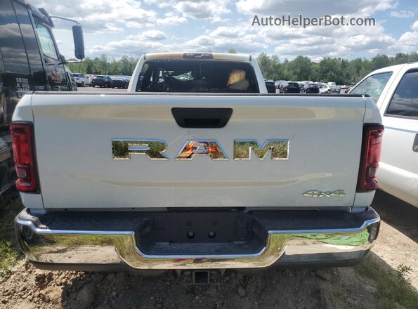 3C63RRGL4SG575148 2025 RAM 3500 White Вид ззаду