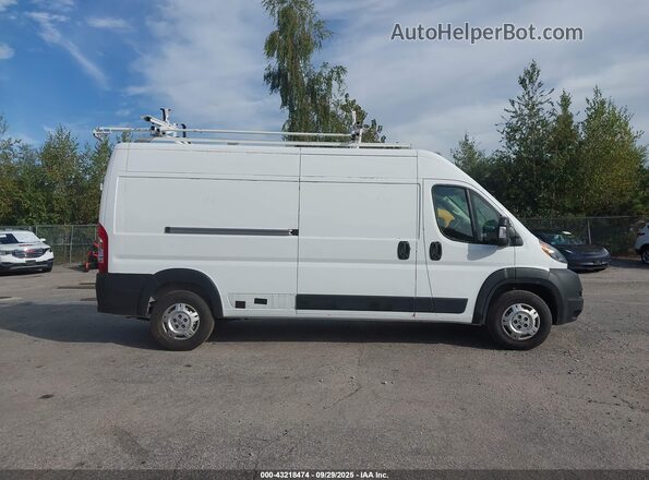 3C6LRVDG0NE102623 2022 RAM PROMASTER 2500 Yellow Rear interior view