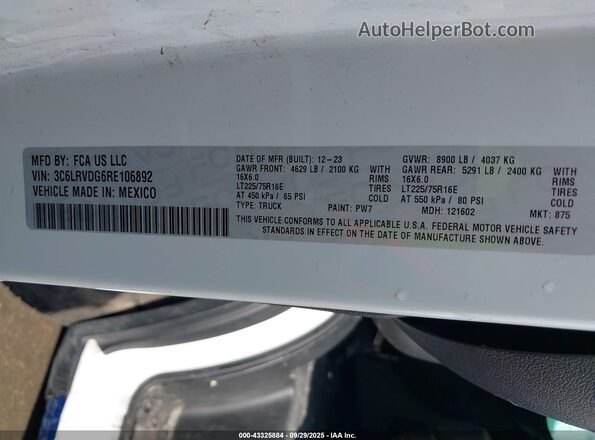 3C6LRVDG6RE106892 2024 RAM PROMASTER 2500 White Շարժիչի բաժամունքի տեսք
