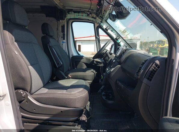 3C6LRVNG8RE140797 2024 RAM PROMASTER 1500 Silver Widok wnętrza z przodu