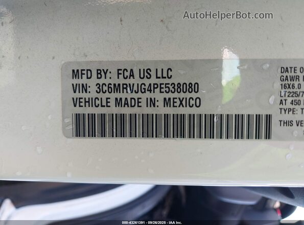 3C6MRVJG4PE538080 2023 RAM PROMASTER 3500 White Vista del compartimento del motor