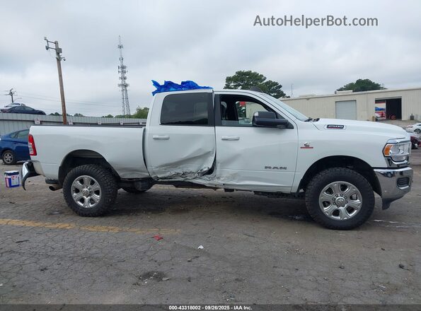 3C6UR5DL2NG436934 2022 RAM 2500 Белый Вид задней части салона