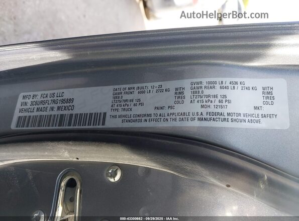 3C6UR5FL7RG195889 2024 RAM 2500 Gray Vista del compartimento del motor