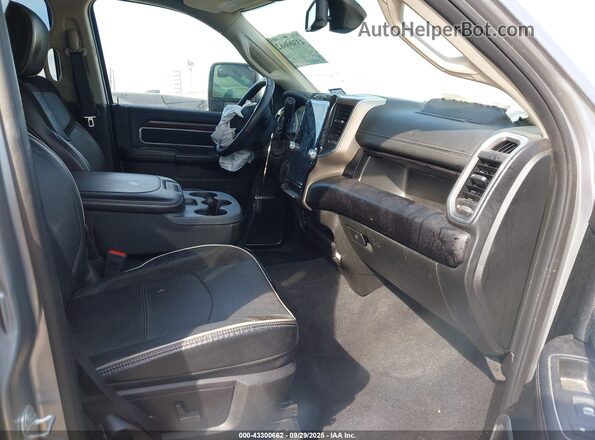 3C6UR5FL7RG195889 2024 RAM 2500 Gray Vista interior delantera
