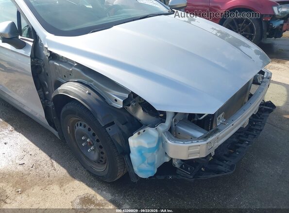 3FA6P0G76LR240253 2020 FORD FUSION Silver Widok z przodu