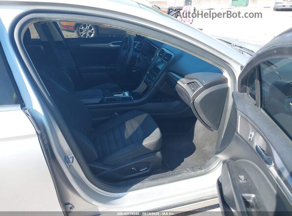 3FA6P0HD7JR135559 2018 FORD FUSION Silver 