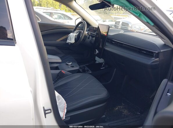 3FMTK1SU3RMA45873 2024 FORD MUSTANG MACH-E White წინა სალონის ხედი