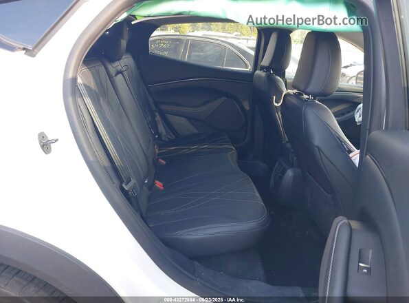3FMTK1SU3RMA45873 2024 FORD MUSTANG MACH-E White VIN კოდის სტიკერის ხედი