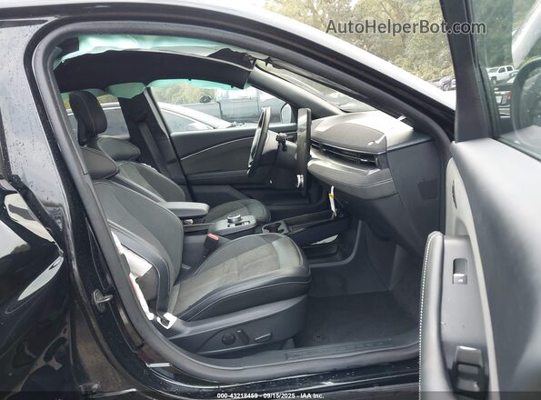 3FMTK4SX5RMA16676 2024 FORD MUSTANG MACH-E Black Front interior view