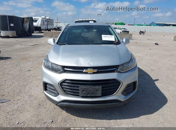 3GNCJKSB1LL231587 2020 CHEVROLET TRAX Silver Rear interior view