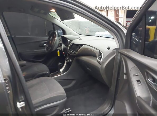 3GNCJKSB2LL204561 2020 CHEVROLET TRAX Gray Vista interior delantera
