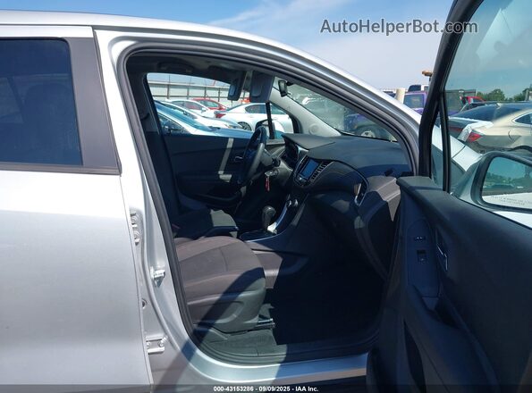 3GNCJKSB2LL223501 2020 CHEVROLET TRAX Silver Vista interior delantera