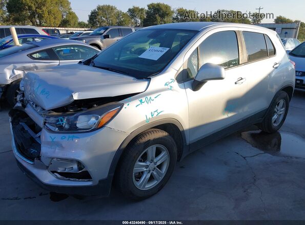3GNCJKSB5LL184693 2020 CHEVROLET TRAX Silver Przód lewy