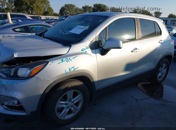3GNCJKSB5LL184693 2020 CHEVROLET TRAX Silver Widok wnętrza 360 stopni