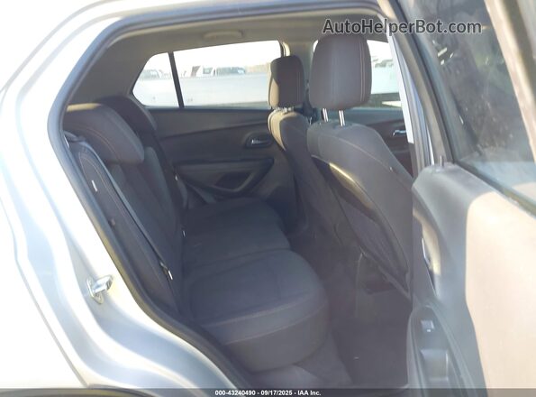 3GNCJKSB5LL184693 2020 CHEVROLET TRAX Silver Widok naklejki z numerem VIN