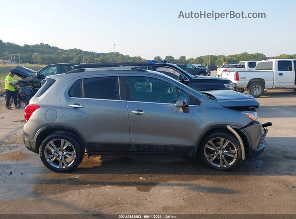 3GNCJLSB0LL256969 2020 CHEVROLET TRAX Gray Vista interior trasera