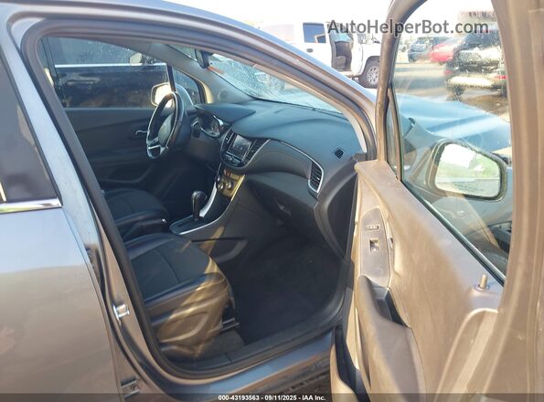 3GNCJLSB0LL256969 2020 CHEVROLET TRAX Gray Vista interior delantera