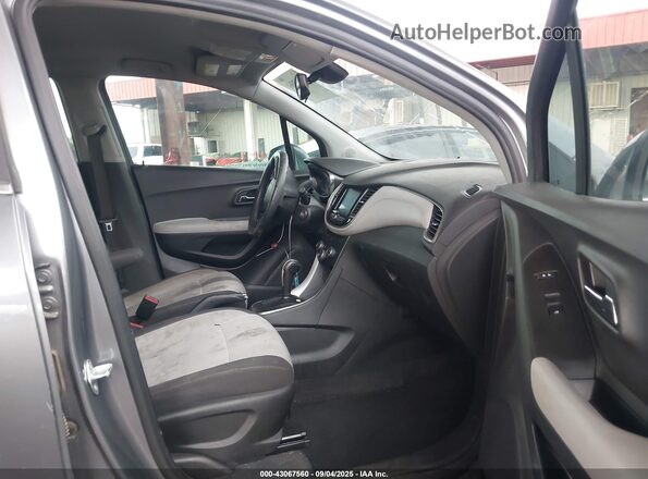 3GNCJLSB6LL185017 2020 CHEVROLET TRAX Gray Widok wnętrza z przodu