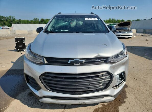 3GNCJLSB9LL190678 2020 CHEVROLET TRAX Silver Widok z przodu