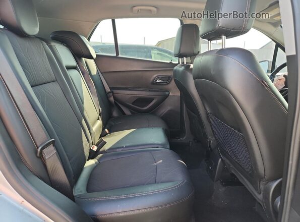 3GNCJLSB9LL190678 2020 CHEVROLET TRAX Silver Widok tylnych siedzeń