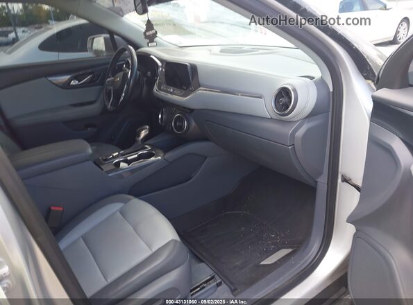 3GNKBDRS2LS627804 2020 CHEVROLET BLAZER Silver Вид салону спереду
