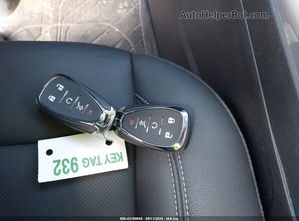 3GNKBJRS1SS164941 2025 CHEVROLET BLAZER Silver Widok deski rozdzielczej