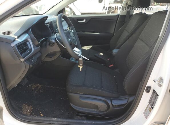3KPA24AB4JE072155 2018 KIA RIO White 