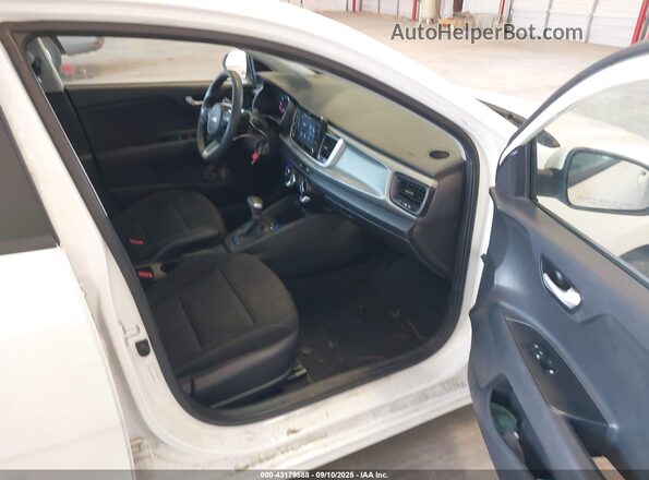 3KPA24AD1LE320883 2020 KIA RIO Белый Вид салона спереди
