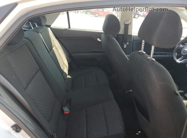 3KPA24AD2ME404874 2021 KIA RIO Silver Հետևի նստատեղերի տեսք