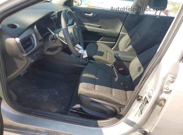 3KPA24AD2ME404874 2021 KIA RIO Silver Սալոնի դիմացի տեսք