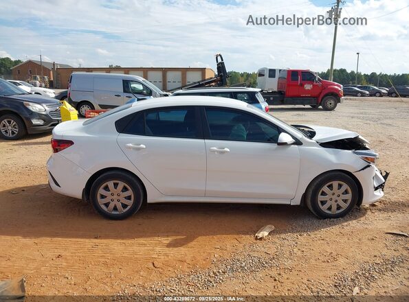 3KPA24AD3ME387874 2021 KIA RIO Белый Вид задней части салона