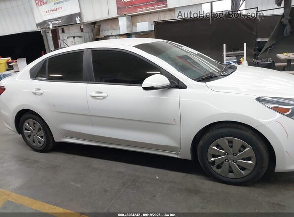 3KPA24AD4LE274725 2020 KIA RIO White 360 interior view