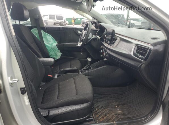 3KPA24AD6ME408281 2021 KIA RIO Silver Front interior view