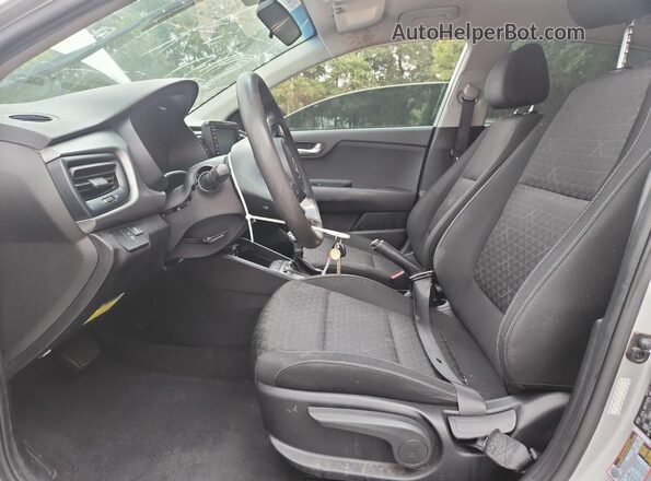 3KPA24AD7LE294158 2020 KIA RIO Silver Vista interior delantera