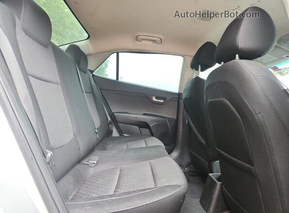 3KPA24AD7LE294158 2020 KIA RIO Silver Vista de los asientos traseros