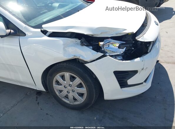 3KPA24AD7ME393726 2021 KIA RIO Белый Вид спереди