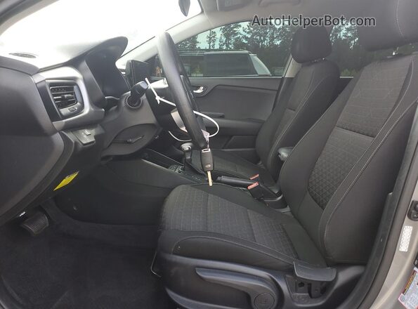 3KPA24AD8ME384632 2021 KIA RIO Gray Սալոնի դիմացի տեսք