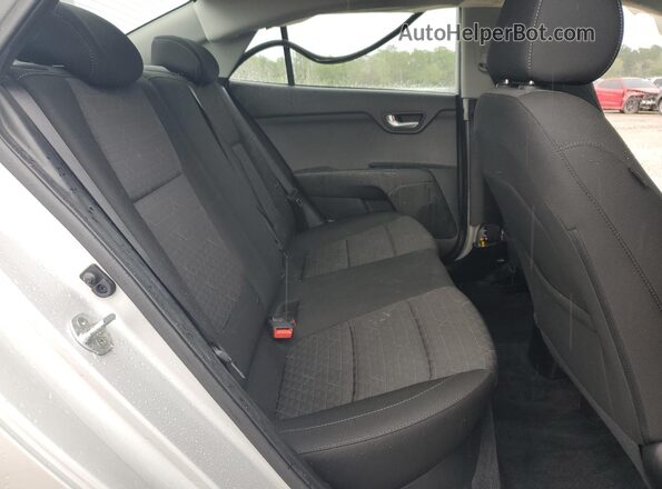 3KPA24AD9LE286451 2020 KIA RIO Silver Vista de los asientos traseros