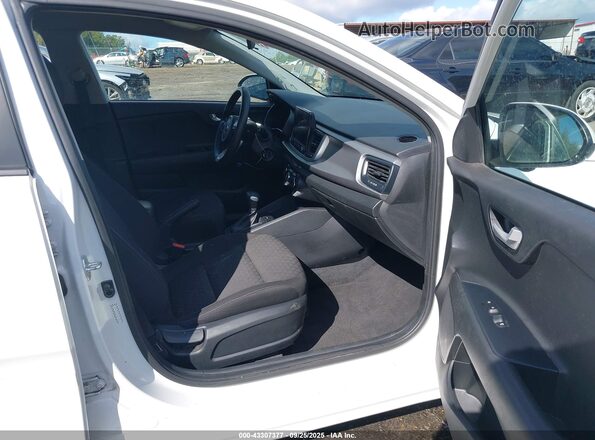 3KPA24ADXME364463 2021 KIA RIO White Вид салону спереду