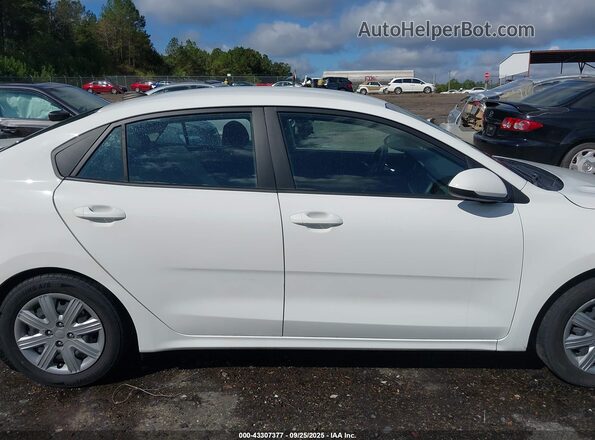 3KPA24ADXME364463 2021 KIA RIO White Вид задньої частини салону