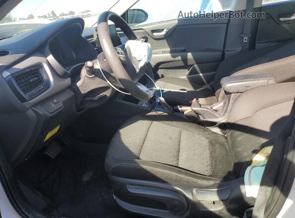3KPA25AD2ME376838 2021 KIA RIO White Սալոնի դիմացի տեսք